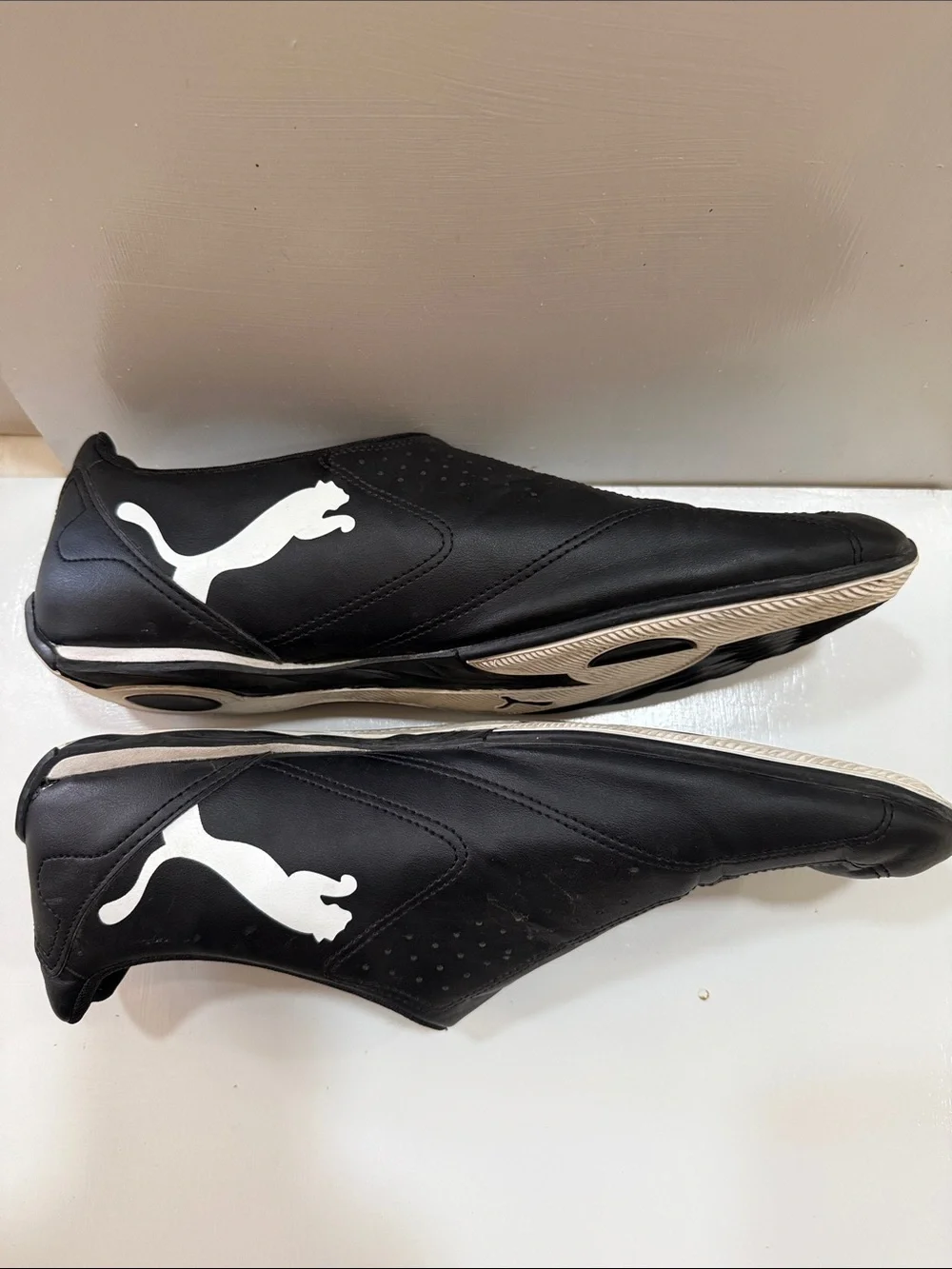 PUMA REDON MENS 13 MOVE DRIVING SHOES BLACK WHITE ADJUSTABLE CASUAL SNEAKERS
